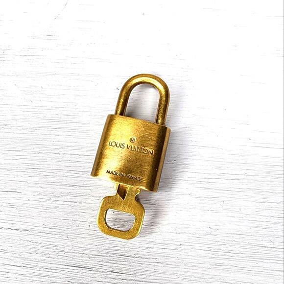 Louis Vuitton Brass Lock and Key 311 - Picture 3 of 4